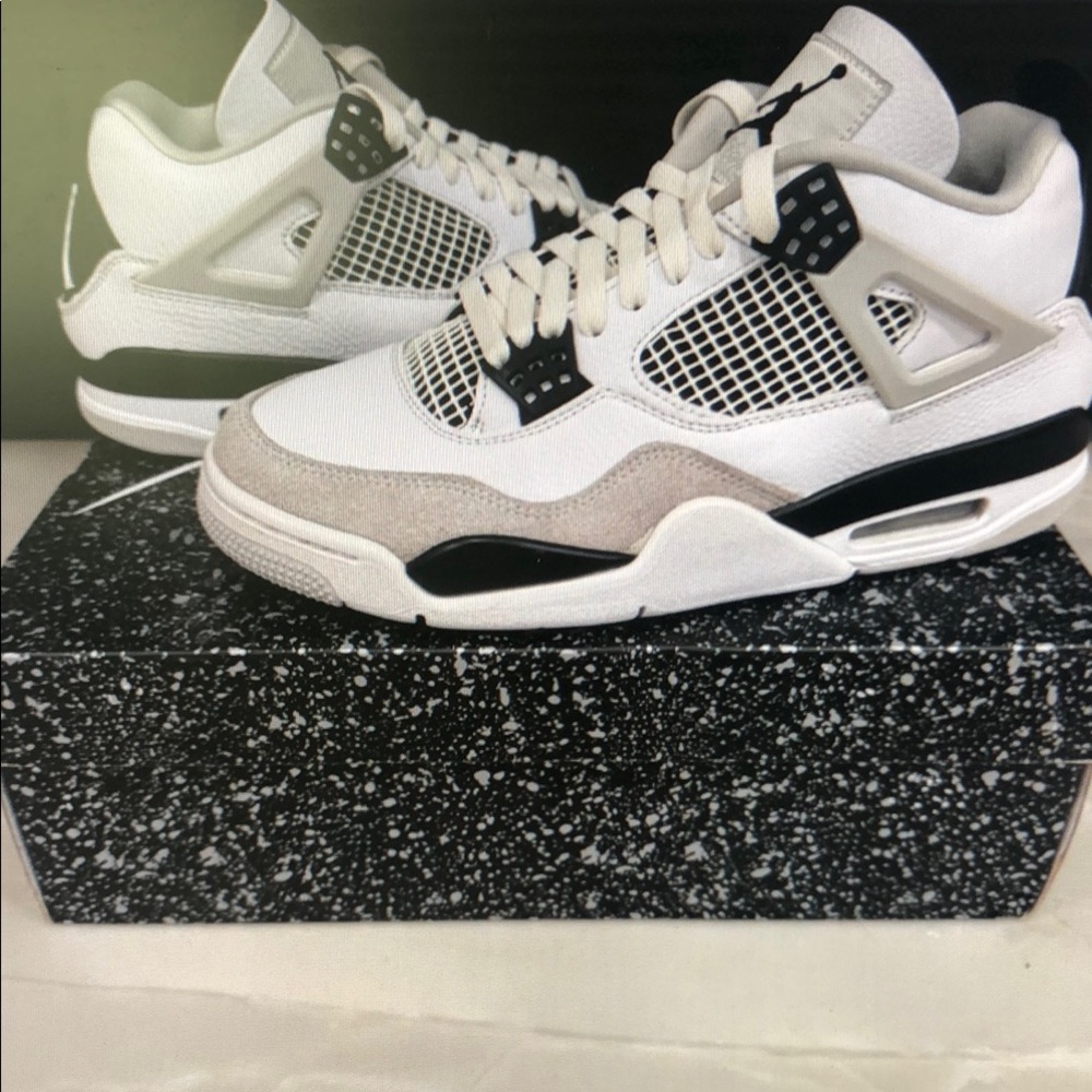 Air Jordan 4 Retro 'Military Black